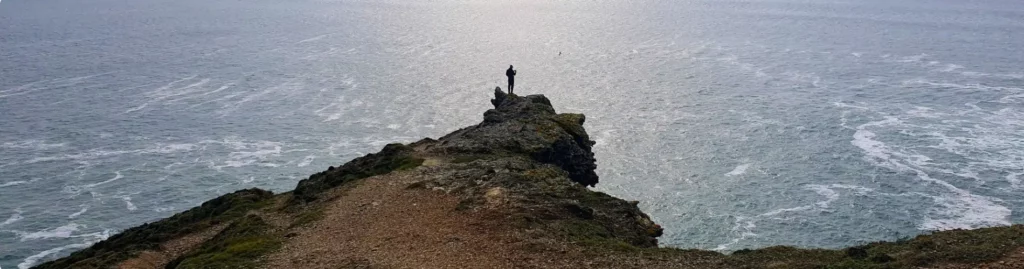 Personne face à la mer, symbole de liberté après l’arrêt du tabac
